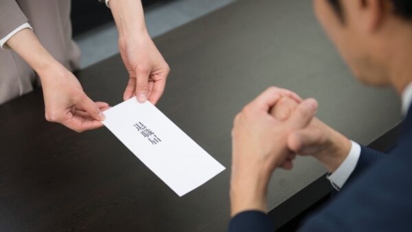 「辞めた…」その1人が500万円の損失！
